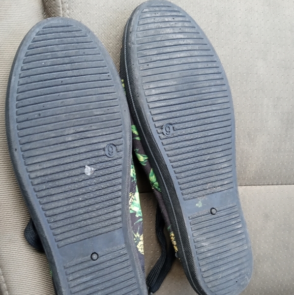 Pineapple shoes - Picture 3 of 3